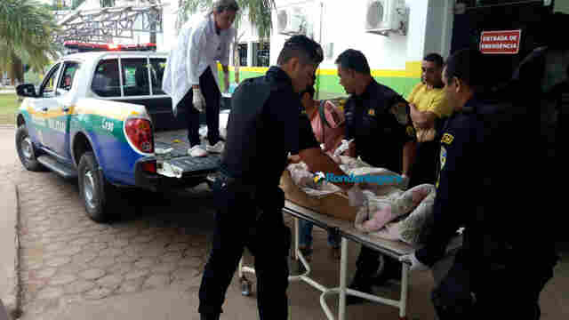 Criminoso esfaqueia rapaz na virilha durante festa