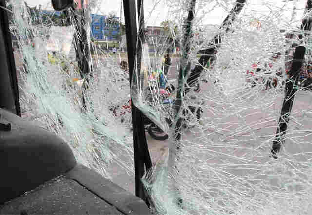 Greve em Manaus destrói 61 ônibus, causa revolta popular e cria cenário de guerra