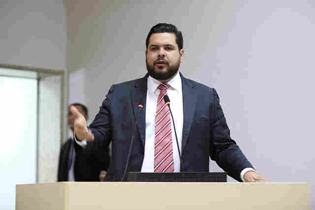 Deputado Jean Oliveira pede melhorias para escolas indígenas de Alta Floresta