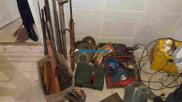Polícia fecha fábrica de armas clandestina e prende quatro homens