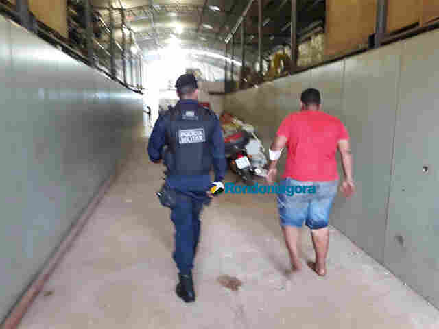 Motociclista foge da Polícia, destrói lixeira e acaba preso