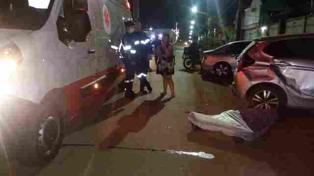 Motociclista morre após colidir em carros na Jatuarana; ele não teria visto quebra molas