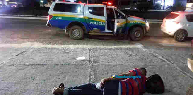 Morador de rua é esfaqueado por desconhecido e quase tem o braço decepado