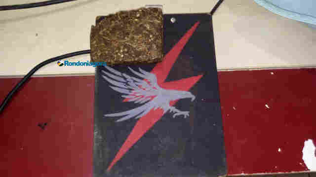 Após denúncia, COE prende dois com maconha em condomínio popular inacabado