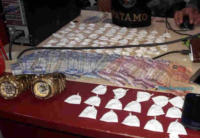 Casal é preso vendendo cocaína no arraial da Zona Leste e delata mais dois comparsas