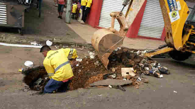 Semusb tenta tapar cratera no Centro de Porto Velho, mas detecta vazamento em rede da Caerd