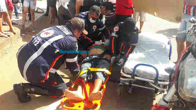 Idoso é atropelado por moto e fica gravemente ferido