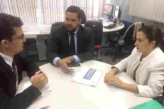 Jean Oliveira e Marinha Raupp trabalham para conclusão da ponte sob o Rio Jamari em Itapuã do Oeste