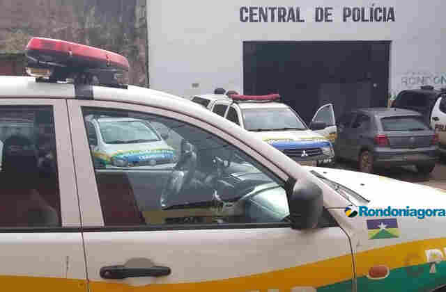 Jovem e adolescente de 16 anos são flagrados com revólver em Porto Velho