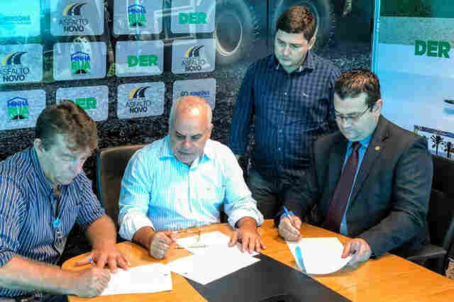 Ezequiel destina R$ 420 mil em emenda para recuperação de vicinais em Vale do Anari