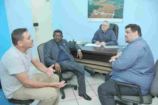 Conflito agrário impede prefeitura de levar iluminação pública ao bairro Porto Cristo