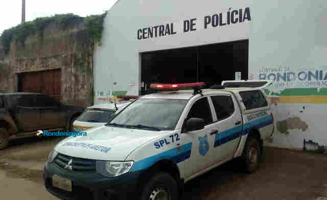 Com ciúmes, homem espanca, amarra braços e pernas da esposa e a deixa na casa da mãe