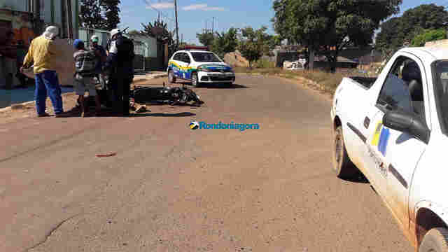 Motorista de carro da Prefeitura causa acidente após tentar fazer contorno em local proibido