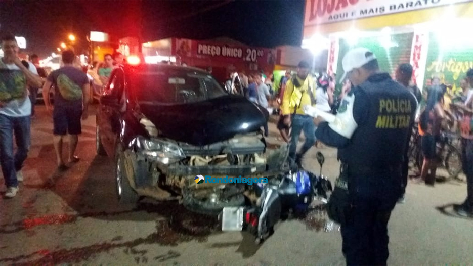 Casal em moto avança preferencial e é arrastado por carro na Zona Leste da Capital