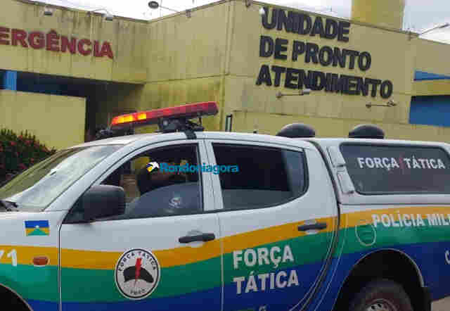 Jovem é atingido com três tiros em frente de boate