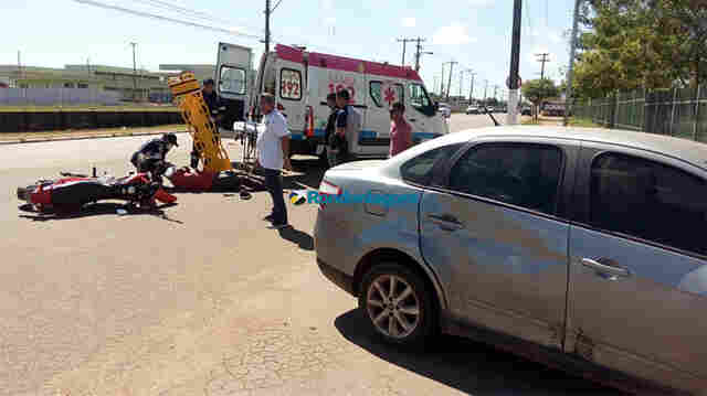 Acidente entre moto e carro deixa uma pessoa ferida