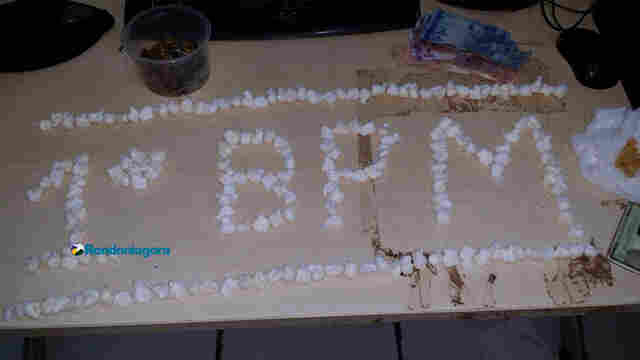 PM fecha boca de fumo e prende suspeitos com cerca de 200 porções de cocaína