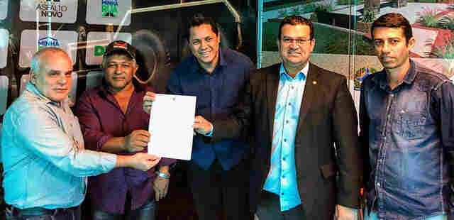 Deputado Ezequiel Júnior destina emenda para reforma do estádio Municipal de Theobroma