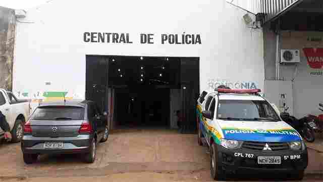 Jovem não conversa com o pai e acaba agredida com “boca de lobo”