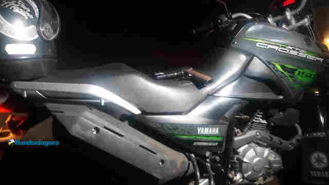Dupla é presa com arma de brinquedo e moto roubada