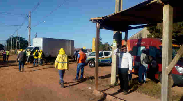 Famílias são despejadas de residencial invadido em Porto Velho
