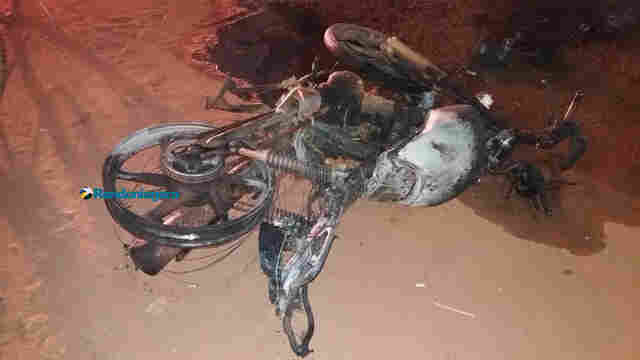 Motorista foge após atropelar motociclista e arrastar moto por mais de 300 metros