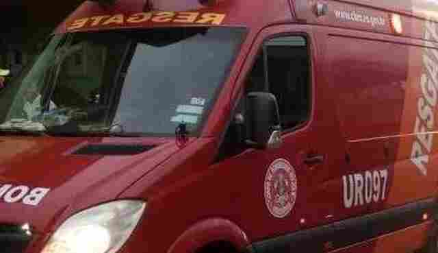 Grávida e criança ficam feridas em acidente de moto