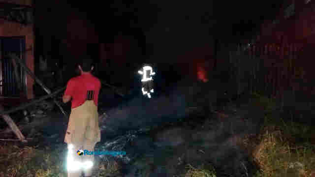 Incêndio em terreno baldio quase destrói empresas na Zona Leste de Porto Velho