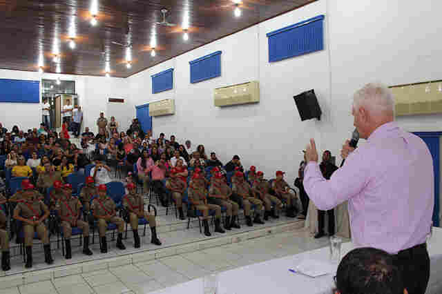 Airton Gurgacz participa da formatura da 1ª turma de bombeiro mirim