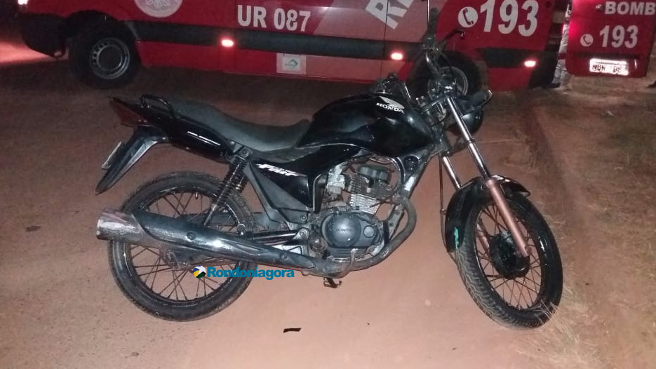 Colisão entre carro e moto na marginal da BR-364 deixa uma pessoas ferida