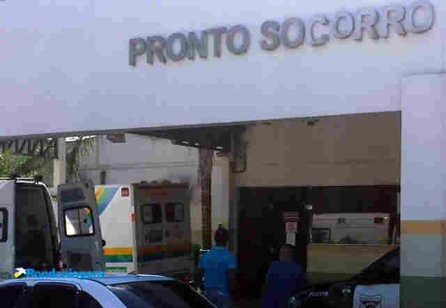 Embriagado, homem tenta matar esposa com facada no pescoço durante discussão por ciúmes