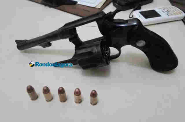 Jovem é preso com revólver durante abordagem na Zona Leste