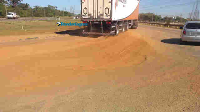 Motoristas continuam reclamando de buracos na BR-364 em Porto Velho