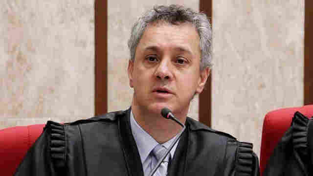 Relator da Lava Jato cassa decisão que mandou soltar Lula