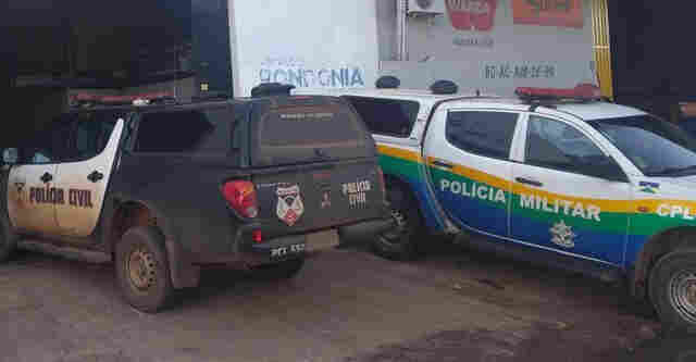 Populares encontram jovem morto com facada no tórax, em área rural