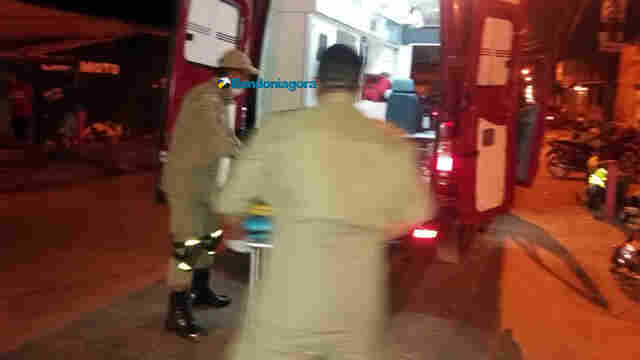 Homem é esfaqueado pelo ex-marido da esposa