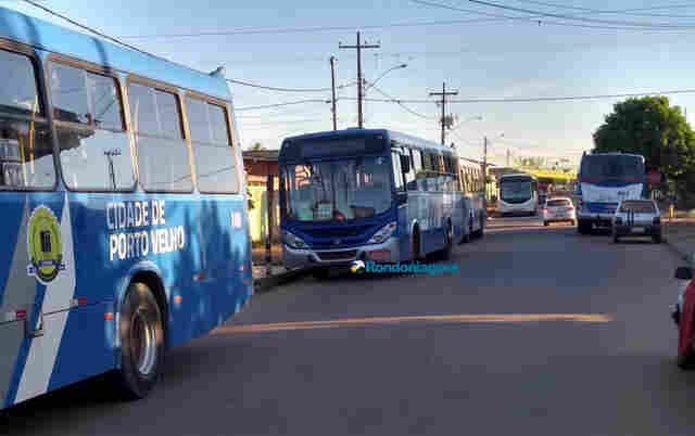 Consórcio diz que motoristas "sequestraram" 14 ônibus e que já tomou providências contra greve