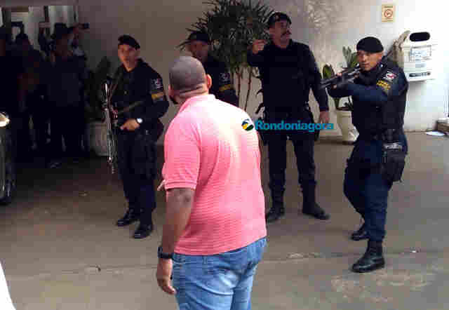 Vídeo mostra confusão na Câmara de Porto Velho após sessão: PM usa gás de pimenta e bala de borracha