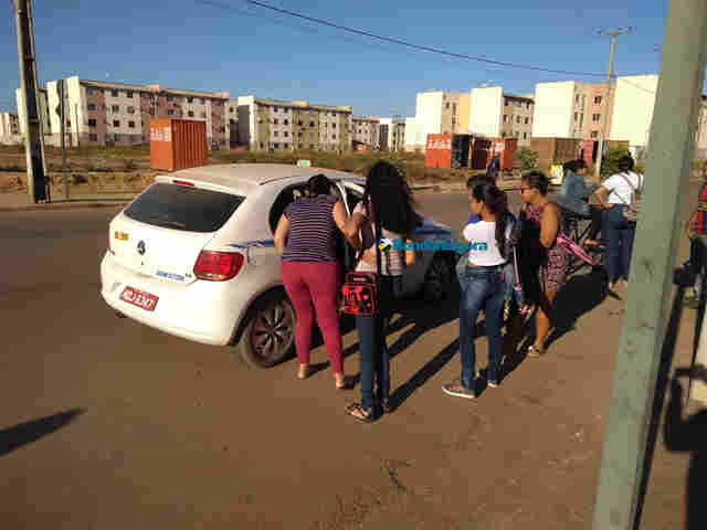 Fotos: Usuários sofrem em paradas; taxistas aproveitam e faturam com compartilhado durante a greve