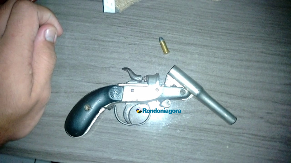 Adolescentes são apreendidos com arma e confessam que iriam assaltar residência