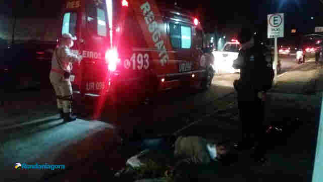 Motorista faz ultrapassagem, atinge motociclista e foge sem prestar socorro