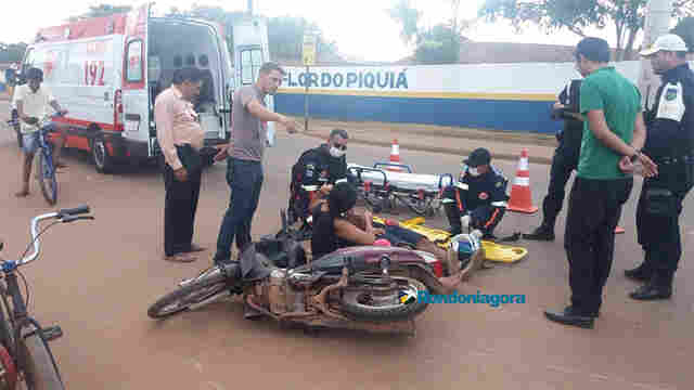 Casal fica ferido após grave acidente envolvendo carro e moto