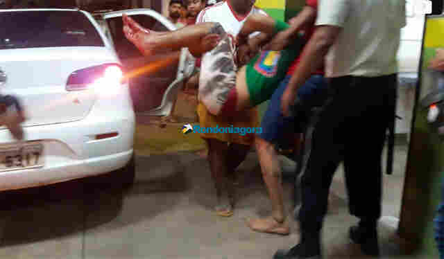 Policial aposentado é espancado após esfaquear jovem durante bebedeira