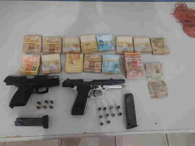 Agentes prendem suposto agiota com armas e R$ 14 mil