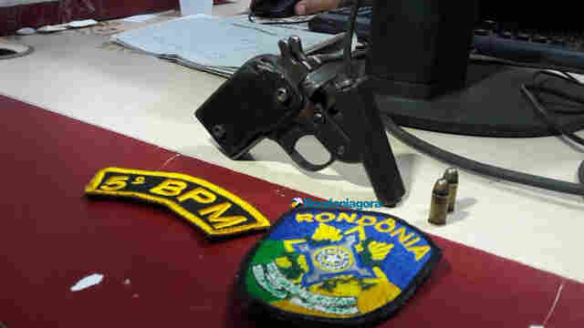 Adolescentes são flagrados com arma após roubo na Zona Leste de Porto Velho