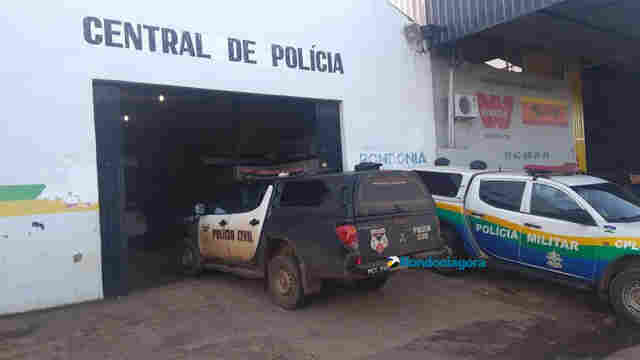 Idosa aciona PM após filho quebrar porta de vidro da casa e ameaçar matá-la