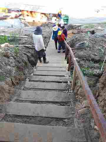 Escadaria de acesso ao distrito de São Carlos é construída pela Prefeitura