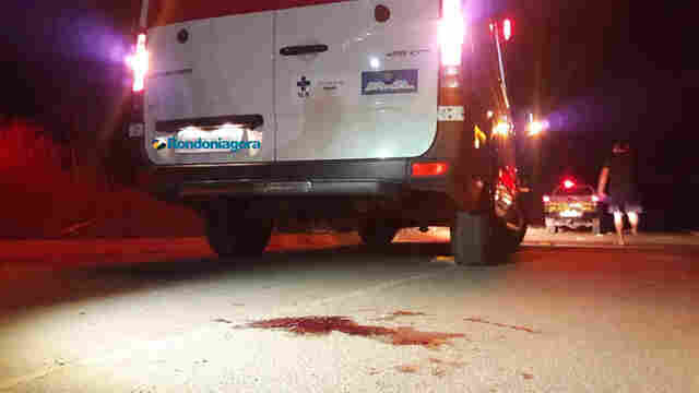 Motociclista atropela pedestre e foge deixando vítima em estado grave