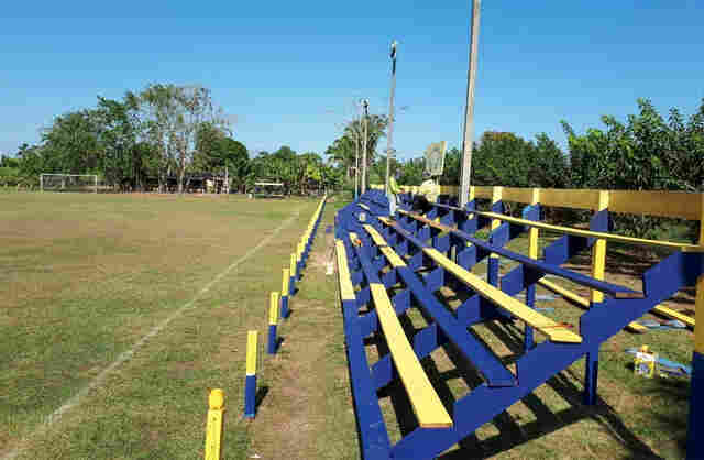 Município recupera arquibancadas do campo de futebol do distrito de São Carlos