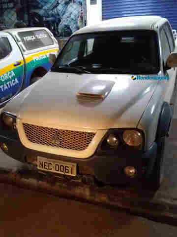 Polícia prende dupla com caminhonete roubada que seria vendida por R$ 4 mil